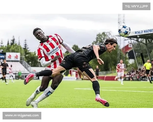 曼联切尔西争夺19岁冈比亚后卫金特赫，夏季或采取行动