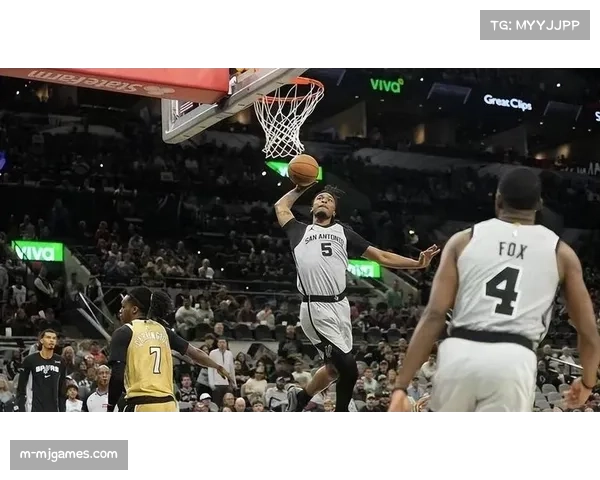 镜头捕捉：马刺队替补席为维克托·文班亚马的封盖集体起舞庆祝